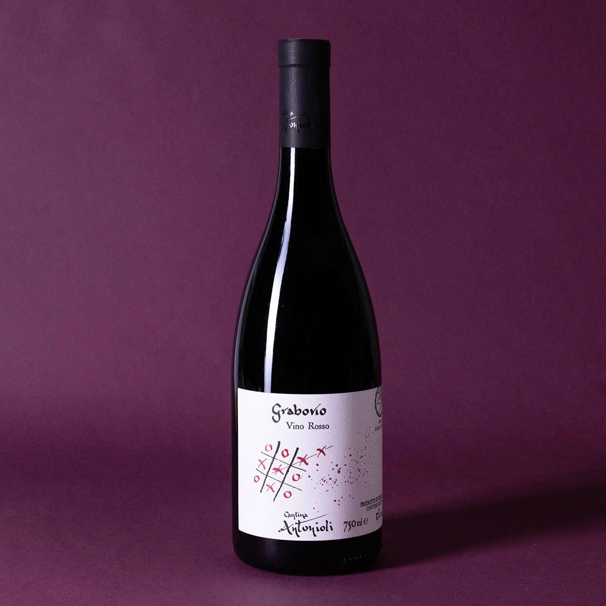 Styled image of Cantina Antonioli’s Grabovio — a natural red wine from the Lombardy Alps, showcasing the balance and depth of Valtellina’s Chiavennasca