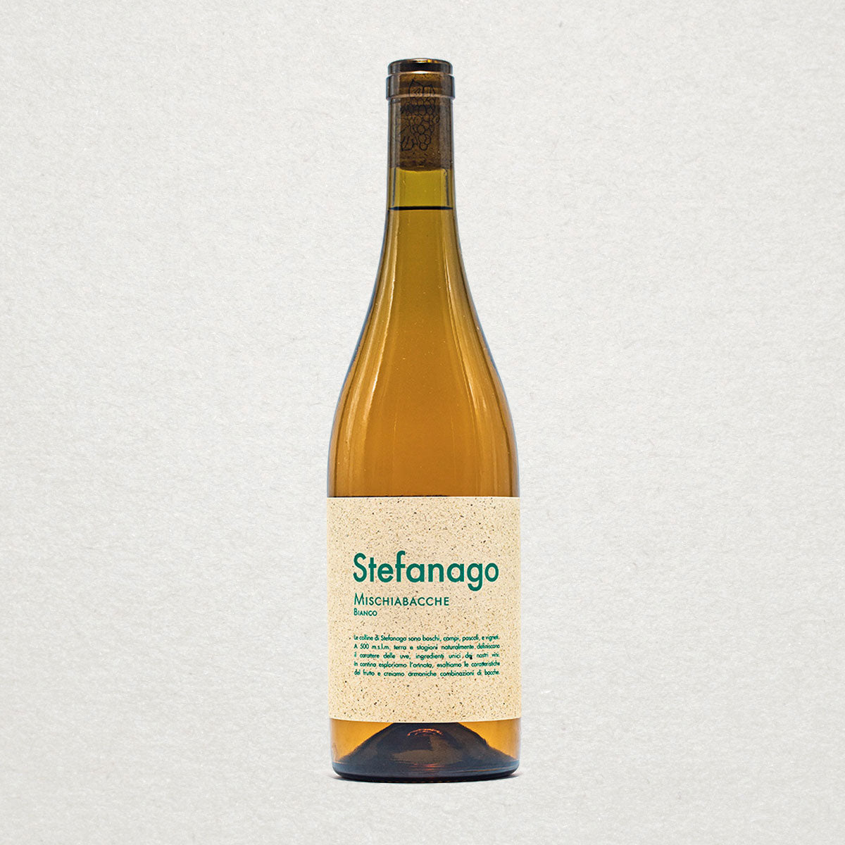 Full bottle of Mischiabacche Bianco by Castello di Stefanago — a vibrant organic white wine from Lombardy, made using traditional methods and spontaneous fermentation