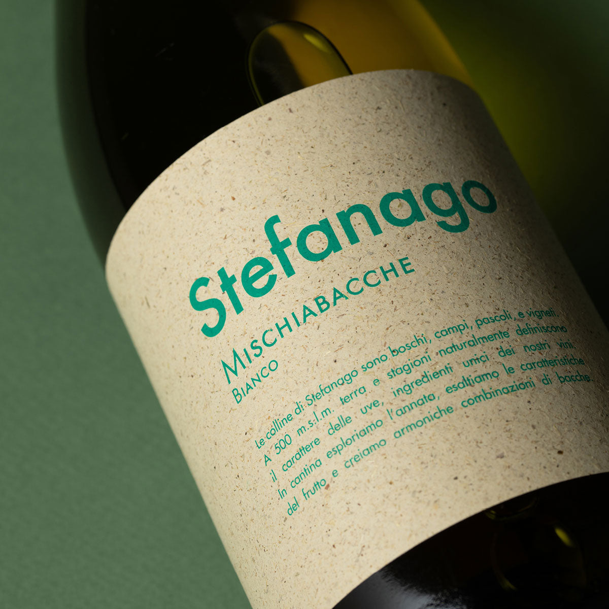 Close-up of Castello di Stefanago Mischiabacche Bianco label — a natural, organic white wine from Oltrepò Pavese, crafted with a blend of native Italian grapes