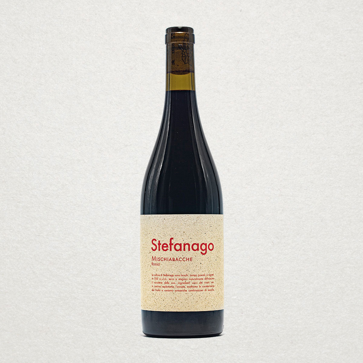 Full bottle of Mischiabacche Rosso by Castello di Stefanago — an organic, unfiltered Italian red wine from Oltrepò Pavese, reflecting the estate’s biodynamic farming
