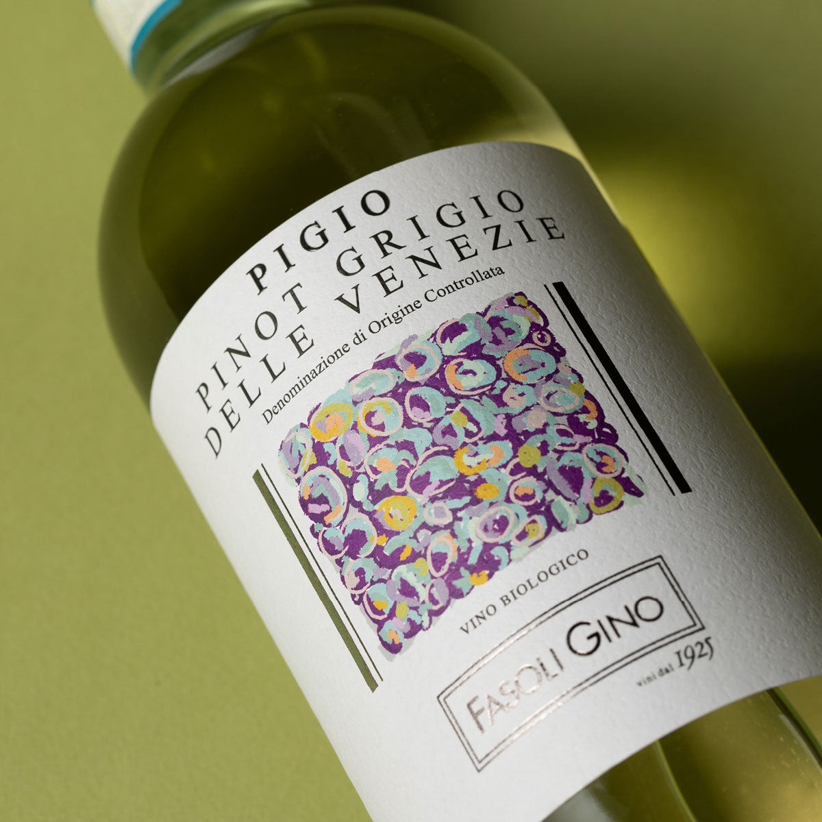 Close-up of Fasoli Gino Pinot Grigio label — a crisp, biodynamic white wine from Veneto made with organically grown Pinot Grigio grapes