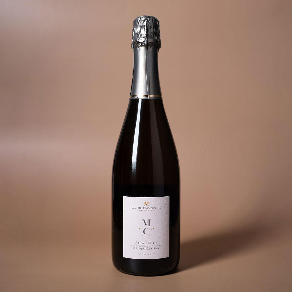 Styled image of Gabriele Scaglione’s Alta Langa — a refined sparkling wine from Piedmont, perfect for aperitifs and special occasions